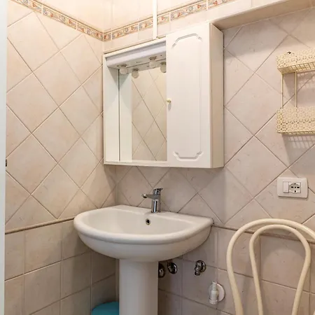 Guest Host - Il Loto Appartamento